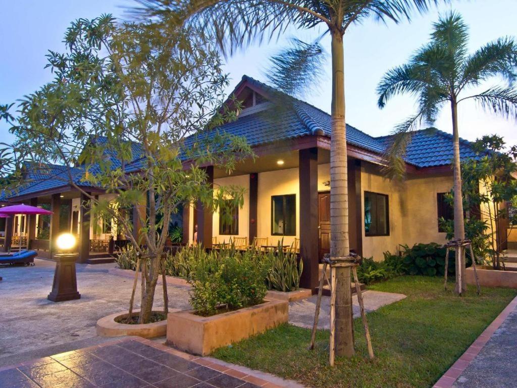 Rose Bay Resort Pattaya Exterior photo